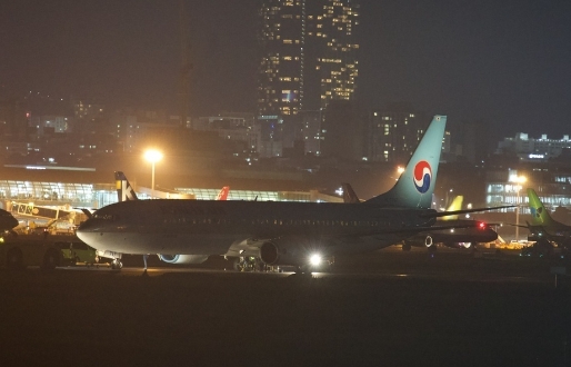 大韩航空一客机起飞途中遇故障 济州机场航班全面中断-华闻时空
